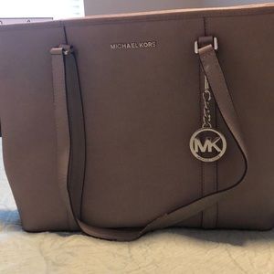 Michael Kors stand up purse